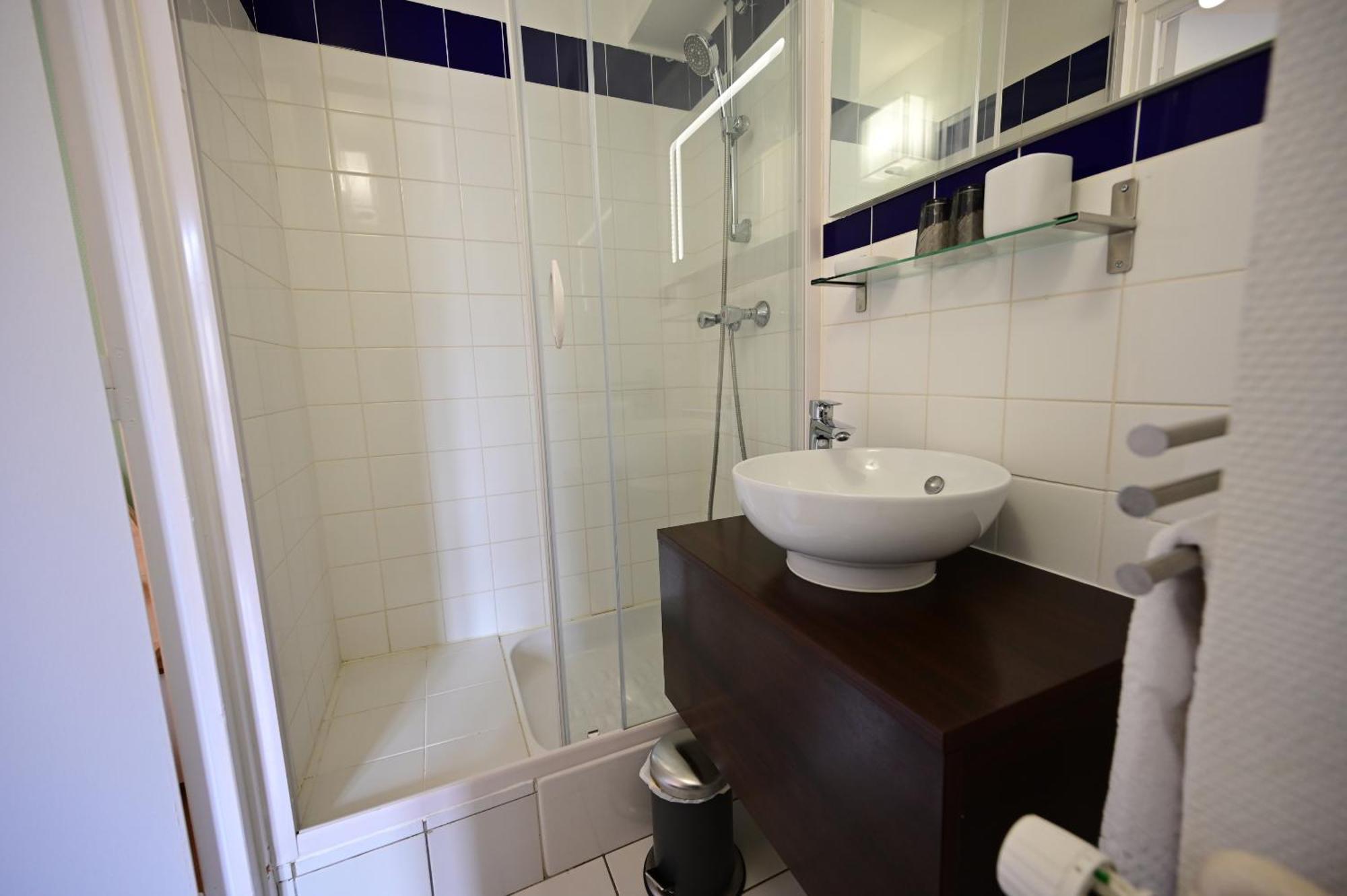 Hotel La Cuisine Des Lulus Montainville  Стая снимка