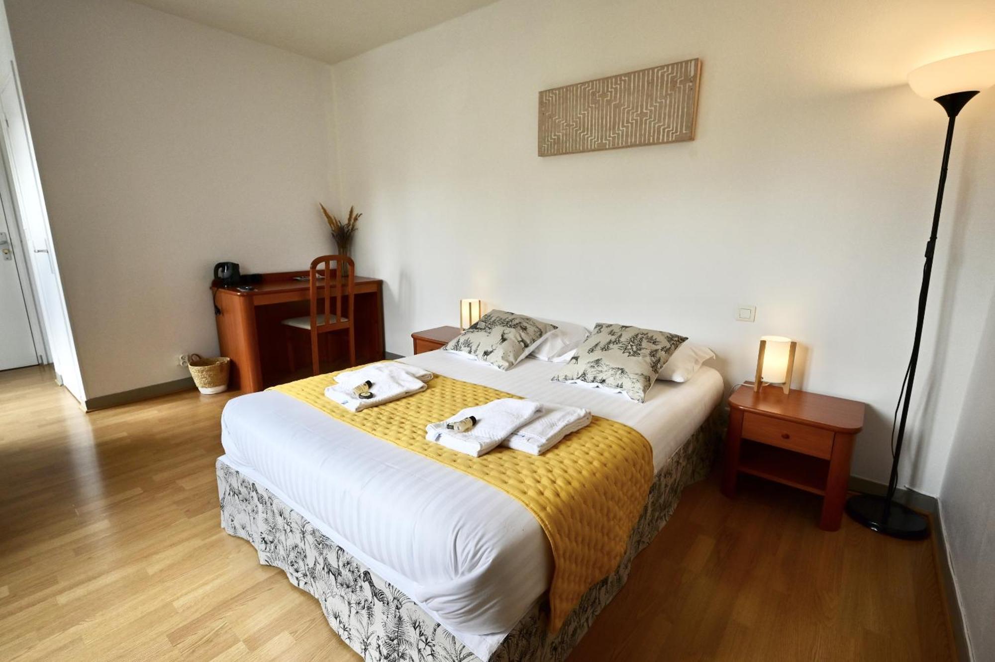 Hotel La Cuisine Des Lulus Montainville  Стая снимка