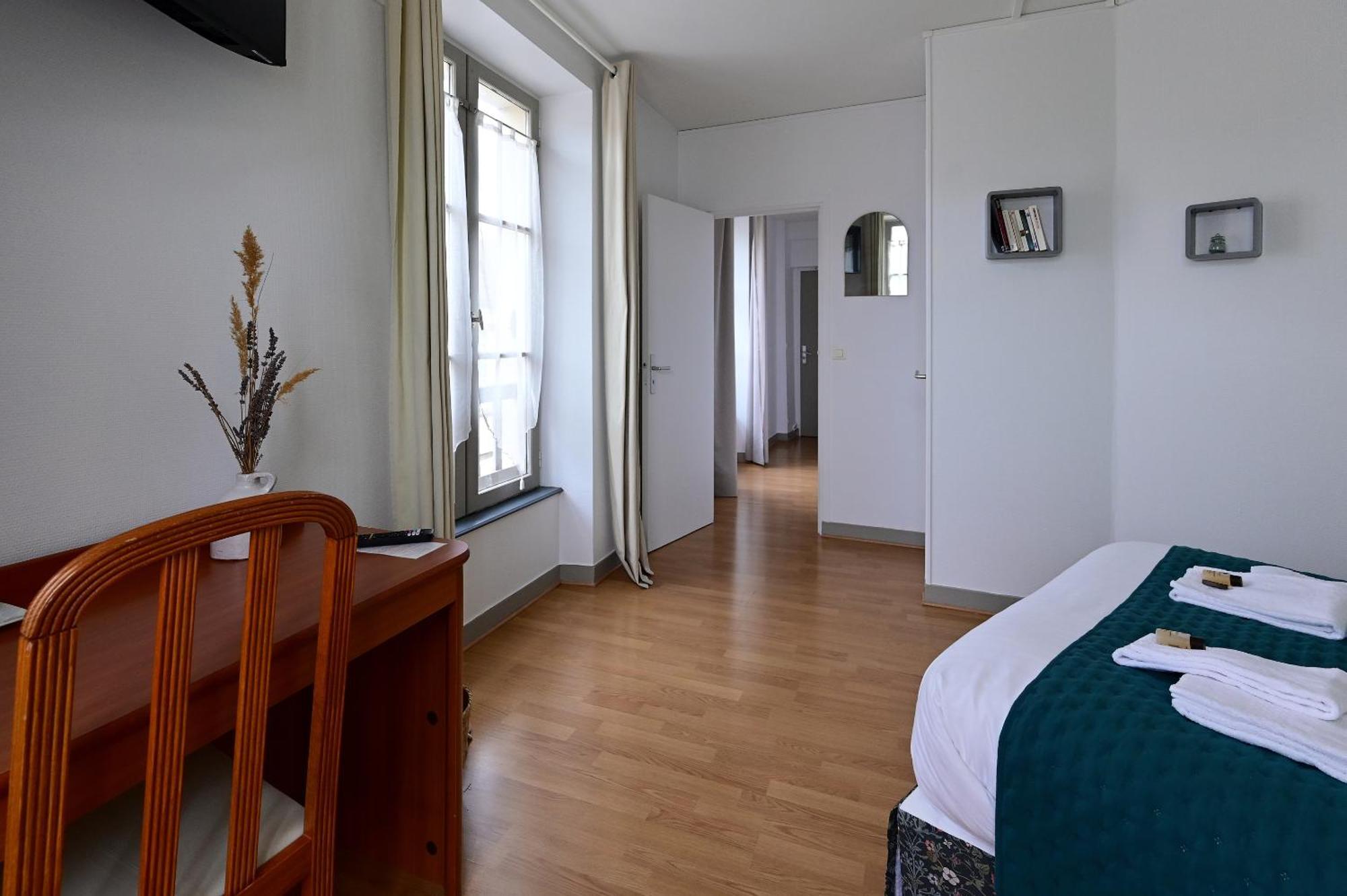 Hotel La Cuisine Des Lulus Montainville  Стая снимка