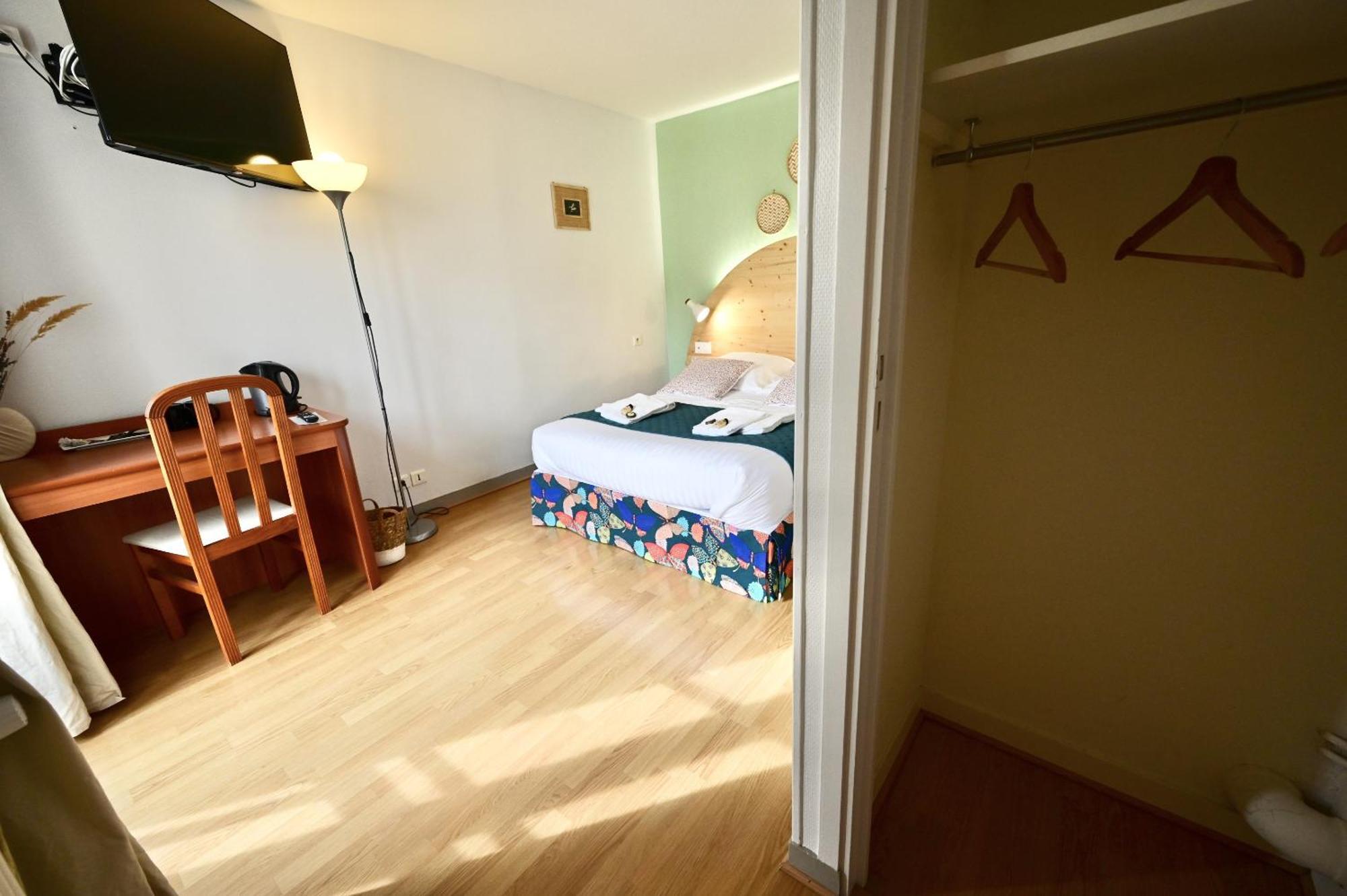 Hotel La Cuisine Des Lulus Montainville  Стая снимка