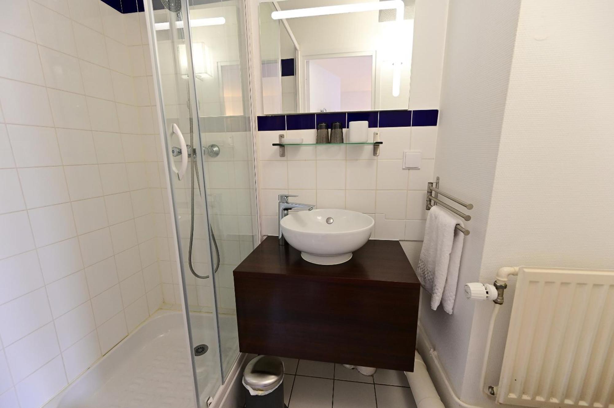 Hotel La Cuisine Des Lulus Montainville  Стая снимка