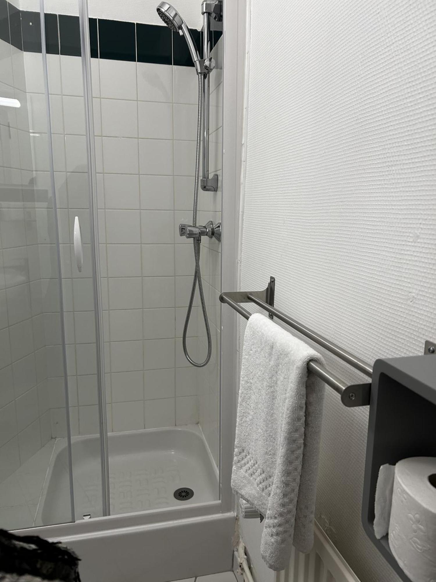 Hotel La Cuisine Des Lulus Montainville  Стая снимка