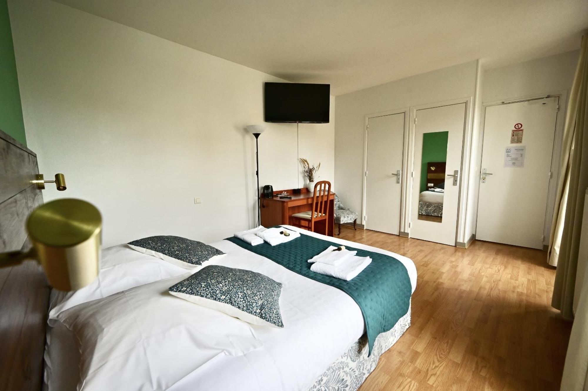 Hotel La Cuisine Des Lulus Montainville  Стая снимка