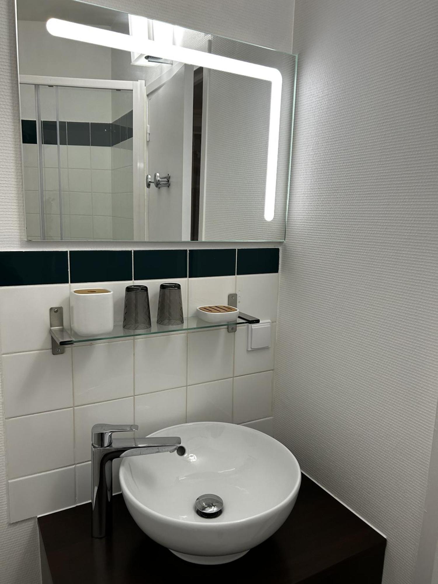 Hotel La Cuisine Des Lulus Montainville  Стая снимка