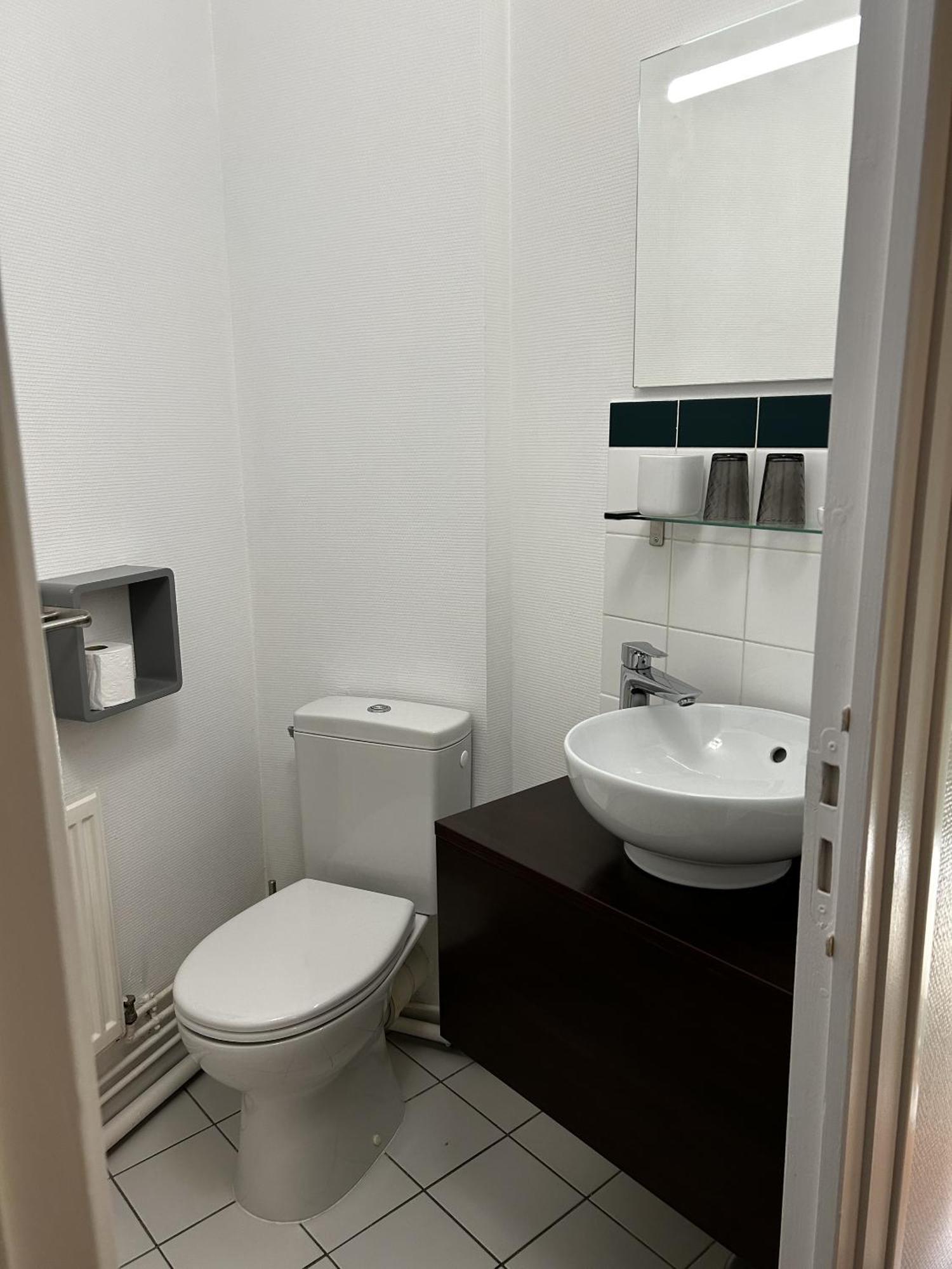 Hotel La Cuisine Des Lulus Montainville  Стая снимка