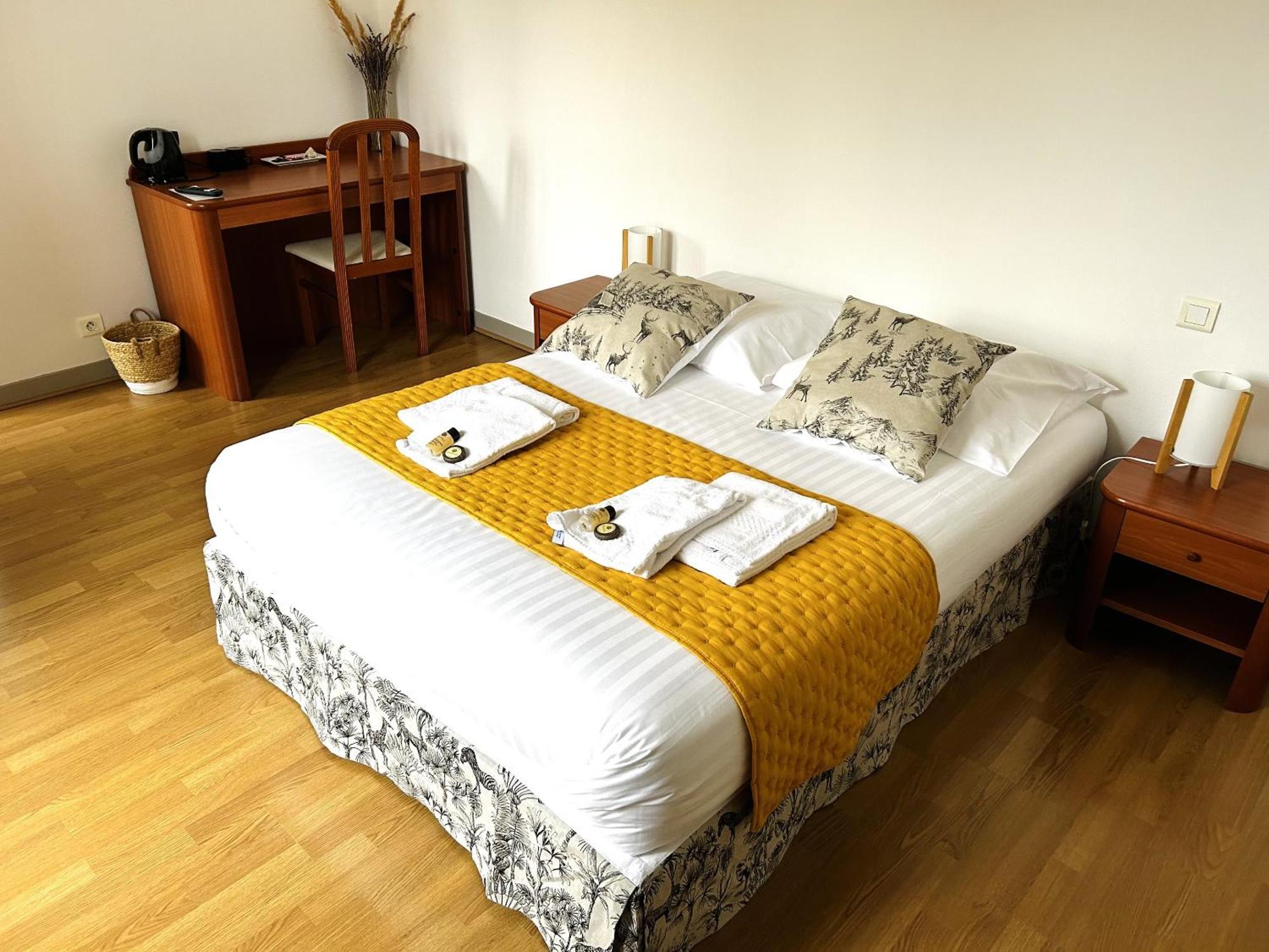 Hotel La Cuisine Des Lulus Montainville  Стая снимка