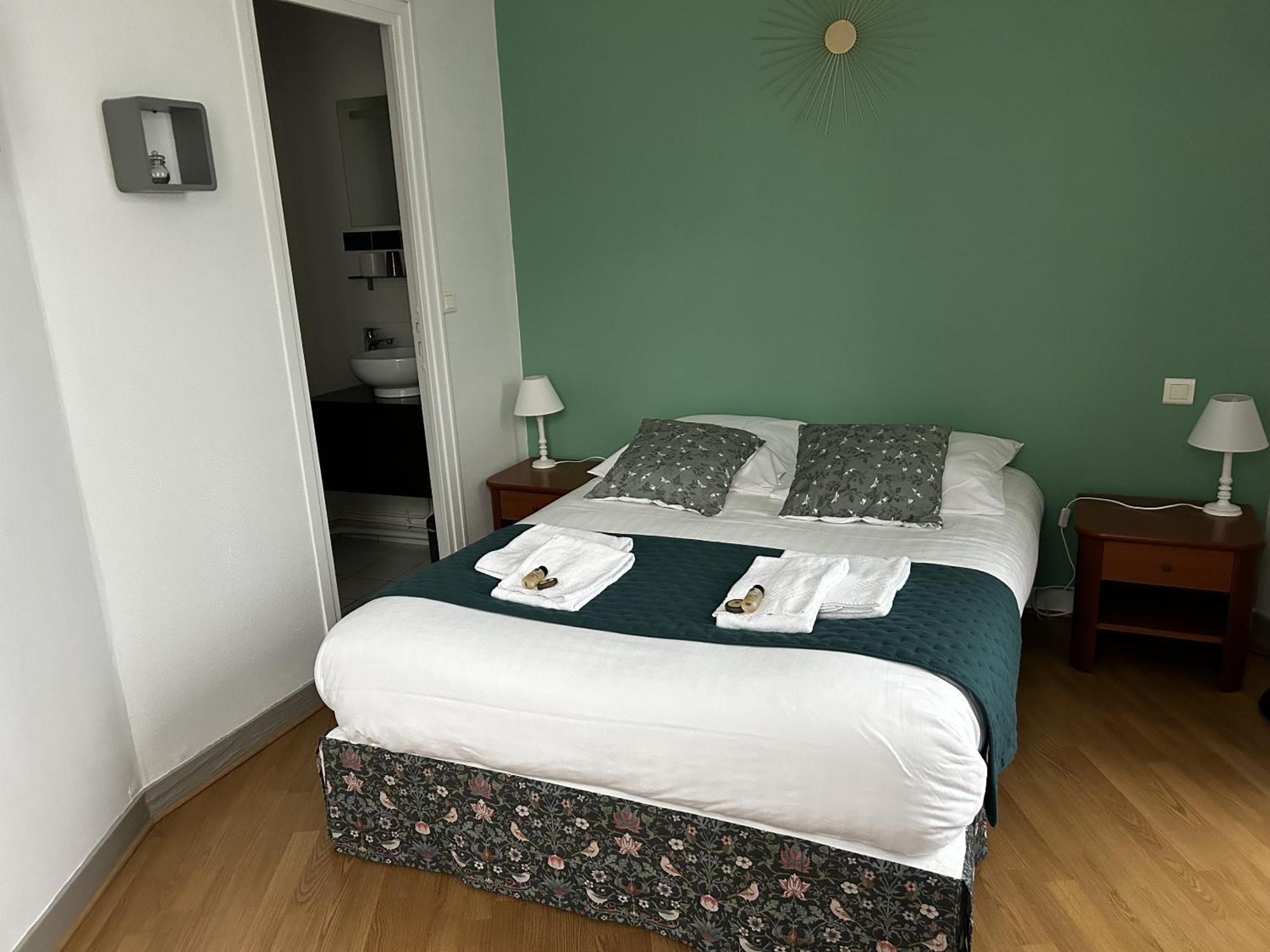 Hotel La Cuisine Des Lulus Montainville  Стая снимка